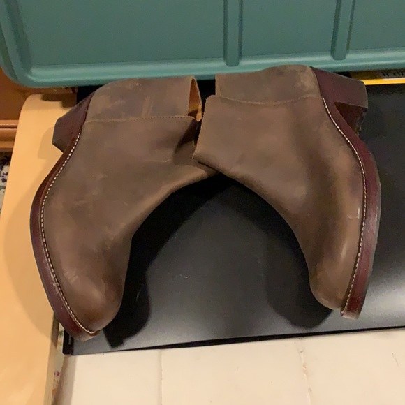 Cow hide brown leather ankle boot. 1 inch heel, super comfy. - Picture 4 of 9